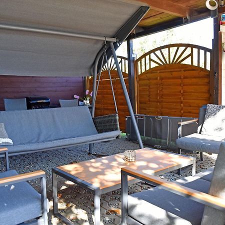 Family Holiday Home Near The Beach With Large Garden Kropelin Экстерьер фото